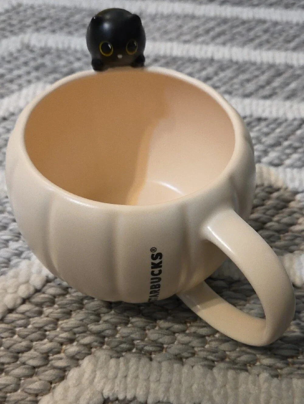 LAST SET-Starbucks Mug with Black Cat Accent & Cat Barista Key Chain
